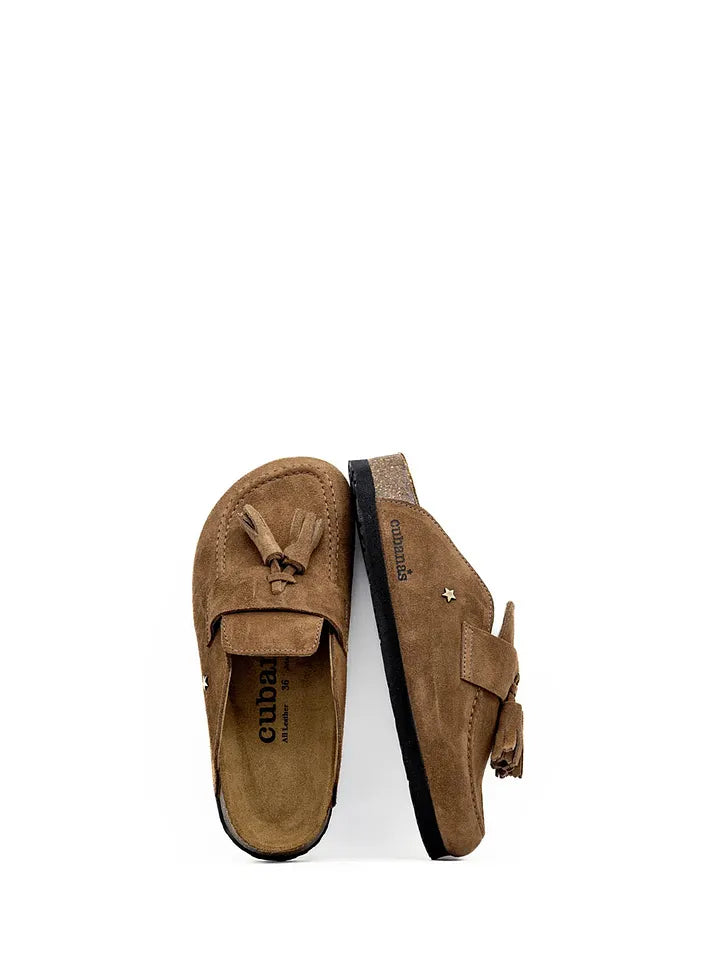 Chinelo Cubanas camel camurça com berloques